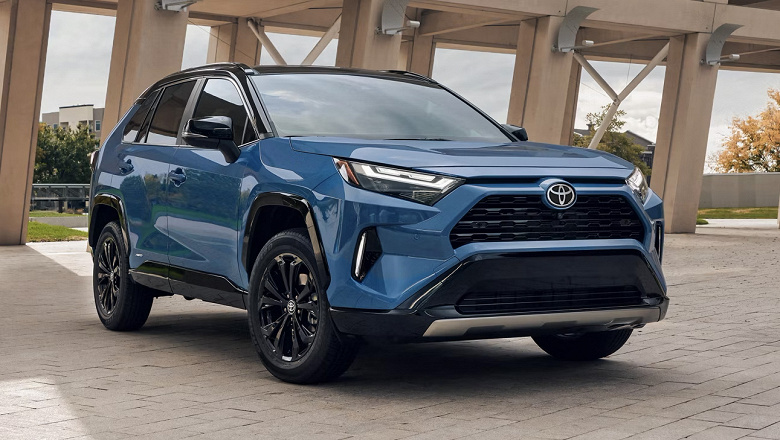 Россияне купили рекордное число автомобилей Toyota, самые популярные модели — RAV4, Camry и Highlander